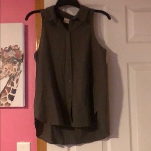 Junior’s Sleeveless Button Down Tank